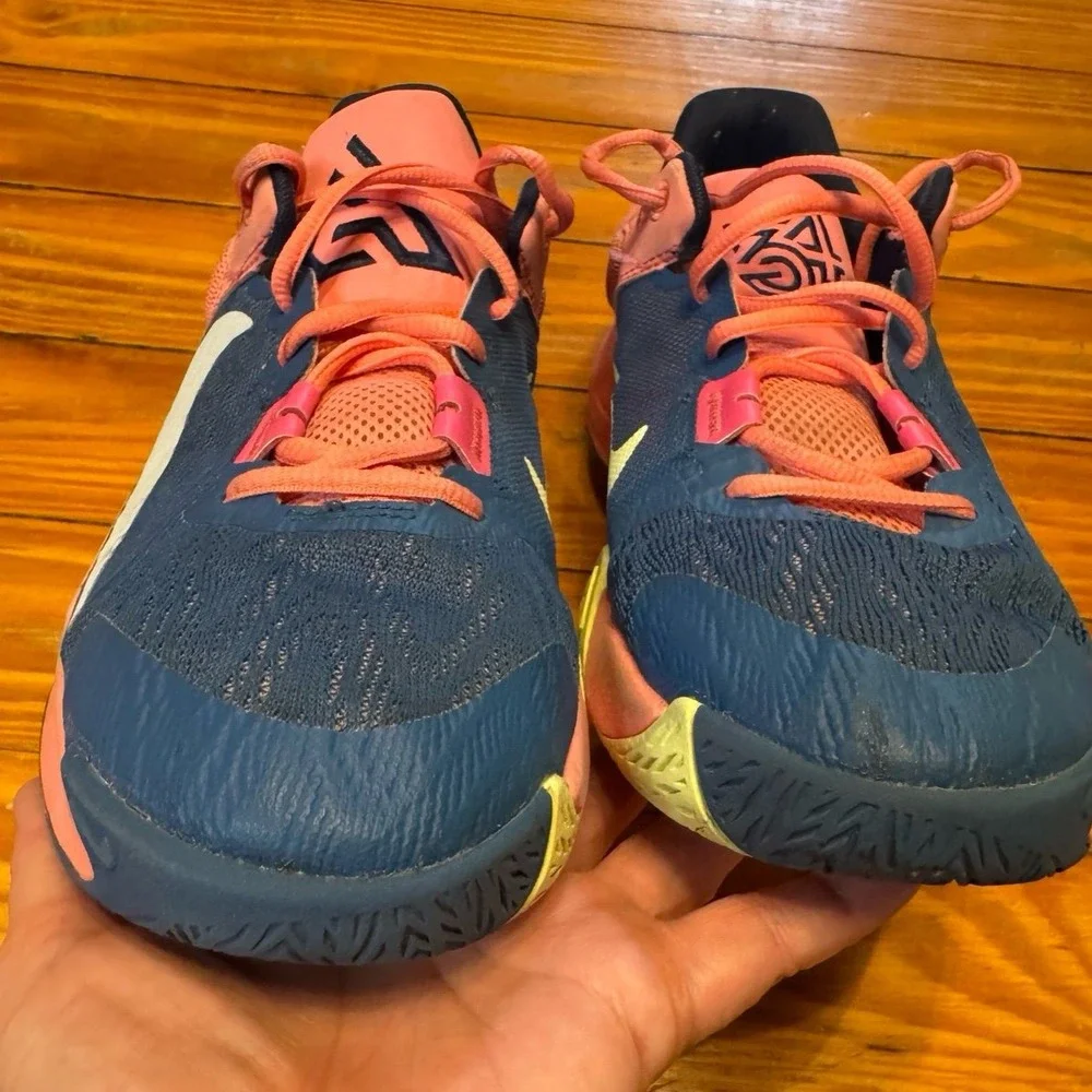 Nike Giannis Immortality 2 Youth 7,‎ Women's 8.5